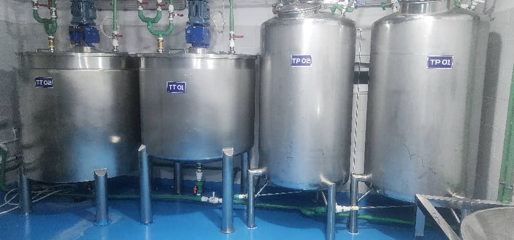 Cuves et mélangeurs en inox